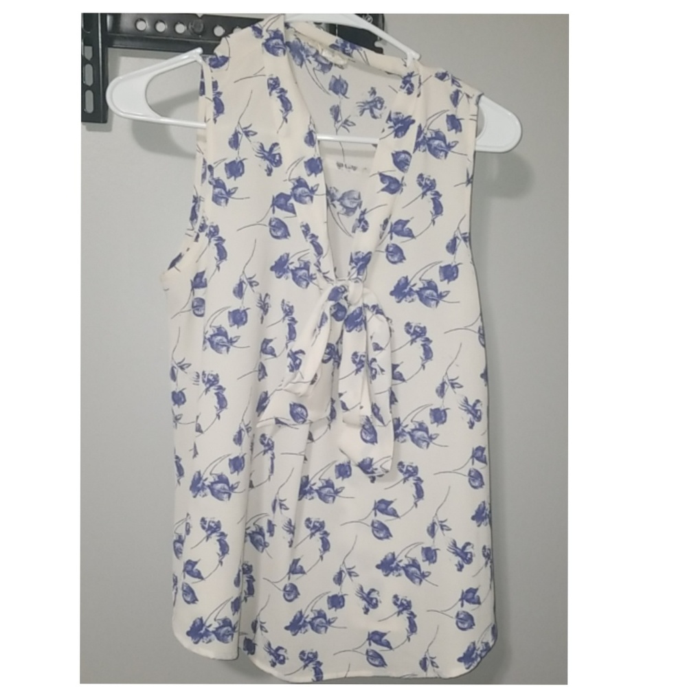 Sleeveless blouse